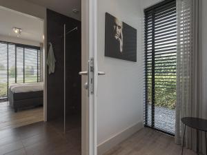 Fotografie z fotogalerie ubytování Villa with private jetty v destinaci Zeewolde