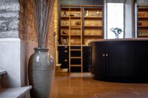 a vase sitting on the floor in a room at The Studio in Castle Bytham