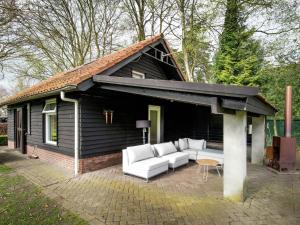 Afbeelding uit fotogalerij van Spacious Farmhouse near Forest in Heeze-Leende in Leende