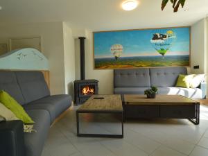 ein Wohnzimmer mit Couch und Kamin in der Unterkunft Holiday Home in Haaren near De Efteling in Haaren + 32 Fotos