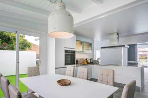 Η κουζίνα ή μικρή κουζίνα στο La Oliva Dreams luxury villa