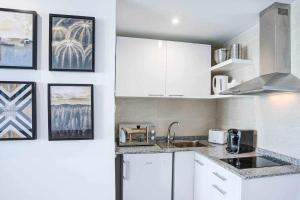 A kitchen or kitchenette at 4Greta Corralejo Apartment