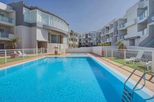 The swimming pool at or close to 4Greta Corralejo Apartment Még 7 kép