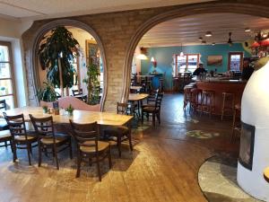 Posezení v ubytování Schiff Bihlerdorf - Hostel + 37 fotografií