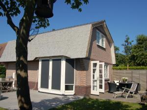 ノールトウェイクにあるRustic Holiday Home in Noordwijk close to Dunesの引戸付延長