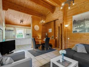 Posezení v ubytování Chalet in Hulshorst near Lake