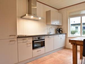 Kuchyň nebo kuchyňský kout v ubytování Holiday Home in Callantsoog near Beach
