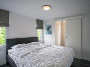 Ένα ή περισσότερα κρεβάτια σε δωμάτιο στο Terrace Apartment in Kattendijke