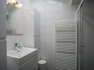 Ένα μπάνιο στο Terrace Apartment in Kattendijke