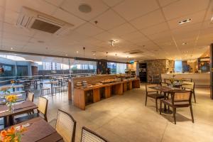 Um restaurante ou outro lugar para comer em Quality Hotel Pampulha & Convention Center