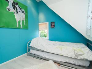 Un pat sau paturi într-o cameră la Attractive holiday home in Noordwijkerhout with garden