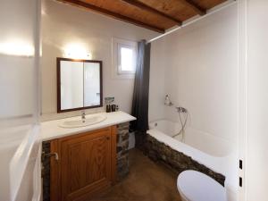 A bathroom at Villa in Mykonos near Agios Sostis Beach
