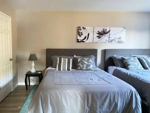 Llit o llits en una habitació de Apartment at Floras Lake Getaway