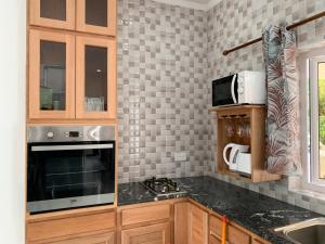 Kuchyň nebo kuchyňský kout v ubytování CAM Getaway Villa