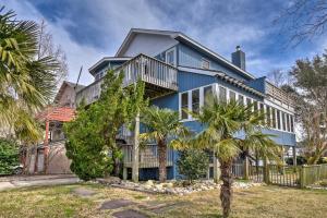 Gallery image of High-End Canalfront Paradise with Dock and Kayaks! in Kill Devil Hills