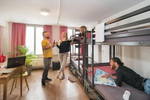 Goście zatrzymujący się w obiekcie Balmers Hostel