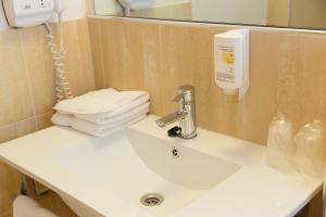 Phòng tắm tại Le Clocher de Rodez Centre Gare