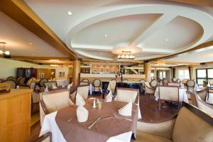 Restaurant o un lloc per menjar a Hotel Chateau Bromont