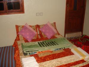 
Ein Bett oder Betten in einem Zimmer der Unterkunft Dar Atlas
