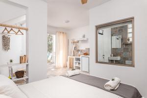A bathroom at SeaView Apartment & Studio