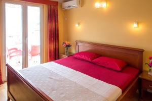 Cama ou camas em um quarto em Apartmani Becici