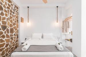 A bed or beds in a room at SeaView Apartment & Studio