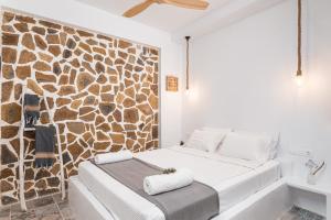 A bed or beds in a room at SeaView Apartment & Studio