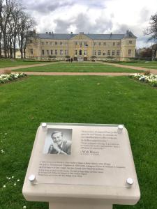 a plaque in front of a large building at Villa kahlo Omaha Beach in Colleville-sur-Mer