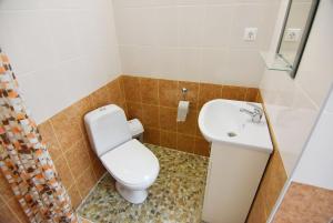 a bathroom with a toilet and a sink at Гостевой дом на Коллективной in Kabardinka