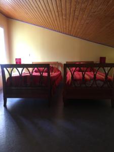 two beds in a room with a wooden ceiling at Perle rare in Sainte-Croix-de-Verdon