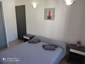 a bedroom with a bed with a blue blanket at Villa Launa en Port d' Addaia in Port d'Addaia +32 photos