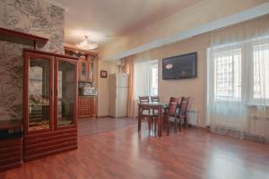 a kitchen and dining room with a table and chairs at Welcome Home Apartments Baikalskaya 107 in Irkutsk