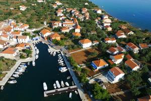 Zdjęcie z galerii obiektu Apartments BISERKA (4232) w mieście Poljana