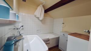 Ένα μπάνιο στο Le Renouveau +13 φωτογραφίες