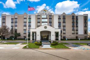 a front view of the north palace hotel at Hyatt Place Fort Worth / Cityview in Fort Worth