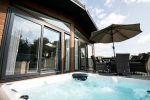 The Crucible lodge with Hot Tub