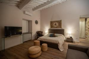 Gallery image of old medieval apartment in San Donato in Poggio