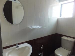 Koupelna v ubytování KV Residency + 27 fotografií