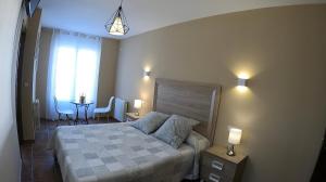 Postel nebo postele na pokoji v ubytování Hostal Santiago