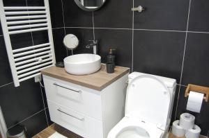 Vonios kambarys apgyvendinimo įstaigoje POISSY Appartements COSY