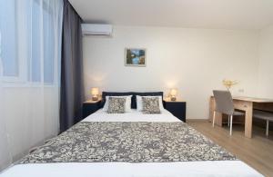 Ліжко або ліжка в номері Apartments Riviera