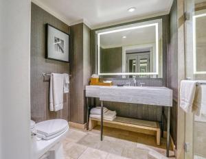 Koupelna v ubytování Hotel Amarano Burbank-Hollywood