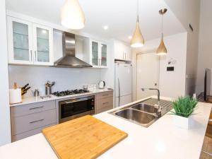 Η κουζίνα ή μικρή κουζίνα στο Jindalee 3 34 Twynam St