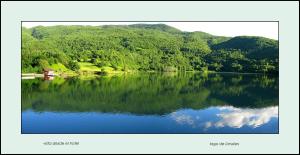 a picture of a lake with mountains in the background at Hostal Casa Rosita in Eriste