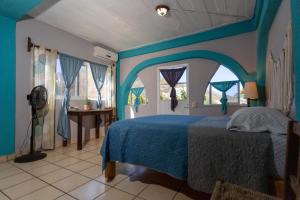 Postel nebo postele na pokoji v ubytování Colibri Hotel