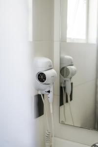 a bathroom with a blow dryer and a mirror at Hotel Emperador centro Guadalajara y Remodelado in Guadalajara