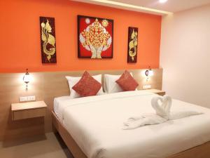 a bedroom with a bed with a swan on it at Vista Hotel Chiang Mai - SHA EXTRA PLUS in Chiang Mai +36 photos