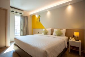 Säng eller sängar i ett rum på Lemontea Hotel Bangkok - SHA Extra Plus