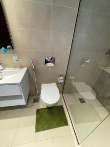 Uma casa de banho em Mokango Apartment Hawana Salalah