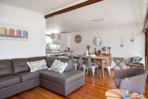 Χώρος καθιστικού στο Beach Days Family Escape, Dromana
